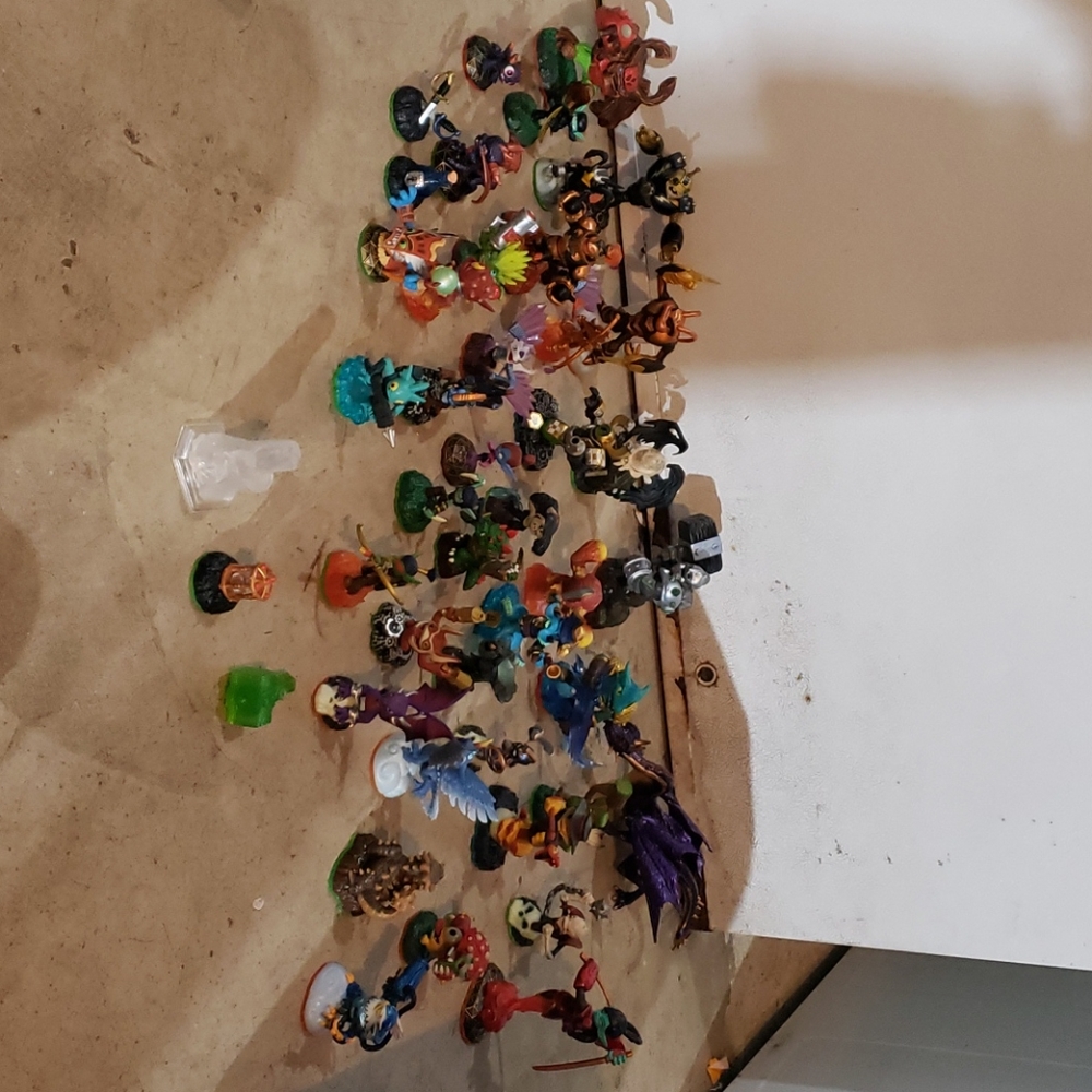 Skylanders 45 pieces total.